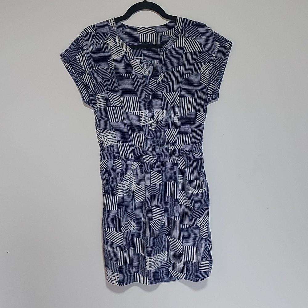 3/$10 Gap dress with pockets small 100% polyester